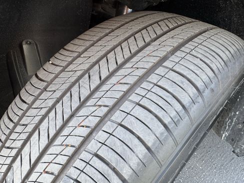 Used 2025 Volkswagen Atlas SEL image 13