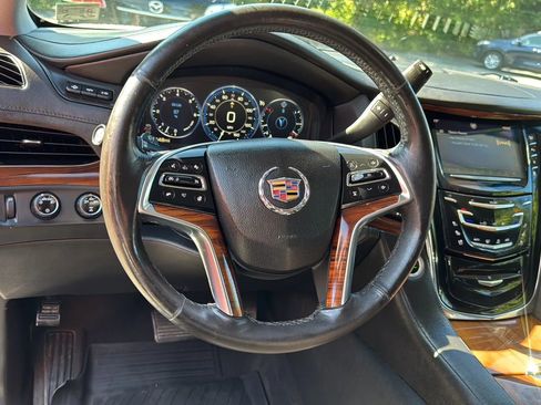 Used 2015 Cadillac Escalade Luxury image 9