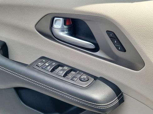 Used 2024 Chrysler Pacifica Touring-L FWD image 19