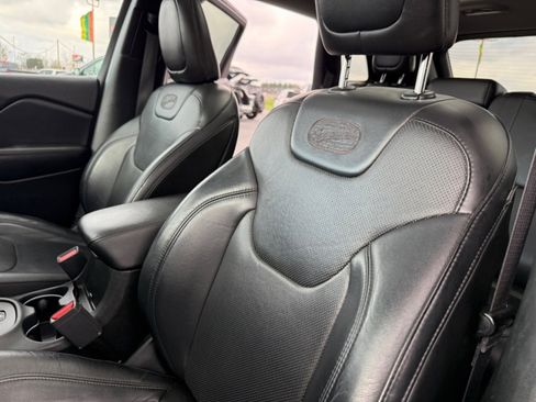 Used 2017 Jeep Cherokee Overland AWD/4WD image 29