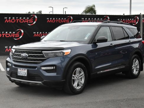 Used 2021 Ford Explorer XLT w/ Equipment Group 202A RWD image 3