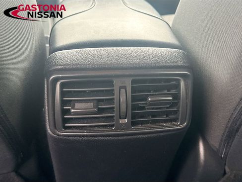 Used 2018 Nissan Rogue SV w/ Premium Package image 33