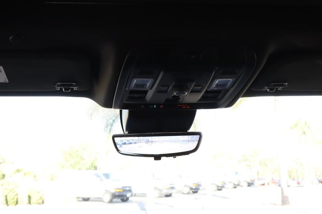 Used 2024 GMC Yukon XL Denali Ultimate AWD/4WD image 33