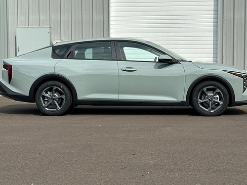 New 2026 Kia K4 FWD image 3