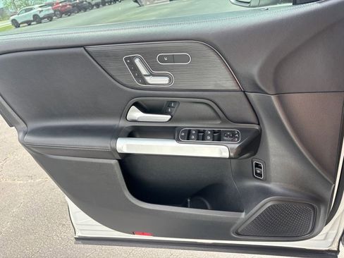 Used 2021 Mercedes-Benz GLB 250 image 24