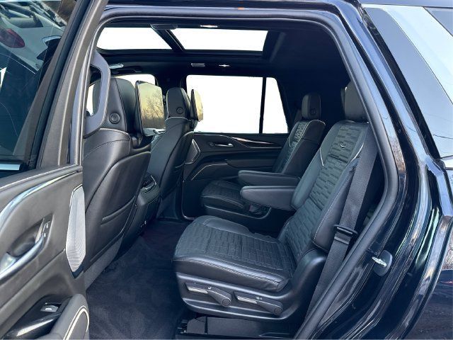 Used 2023 Cadillac Escalade Premium Luxury Platinum AWD/4WD image 11