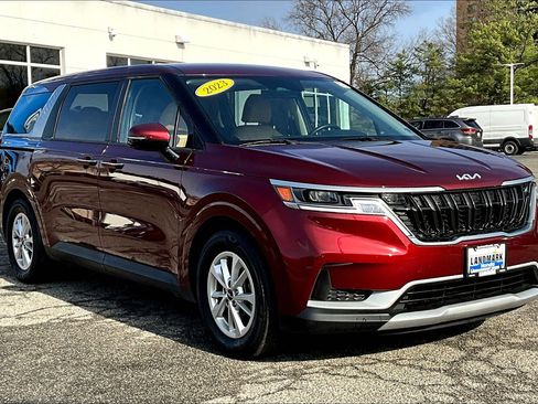 Used 2023 Kia Carnival LX image 11