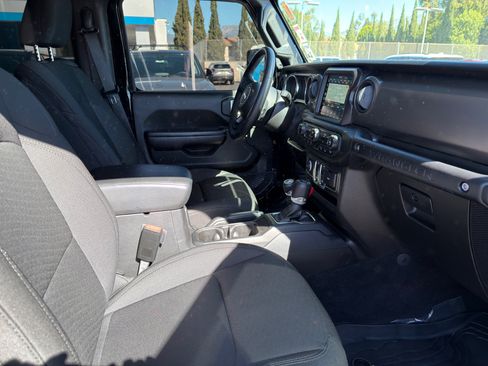Used 2021 Jeep Wrangler Willys image 10
