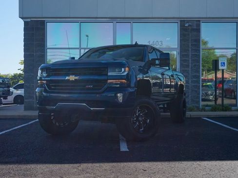 Used 2018 Chevrolet Silverado 1500 LT w/ All Star Edition AWD/4WD image 6