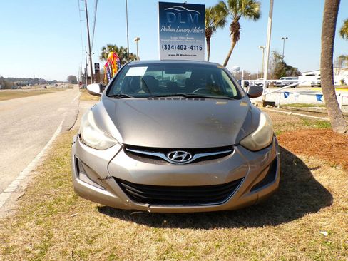 Used 2014 Hyundai Elantra SE image 3
