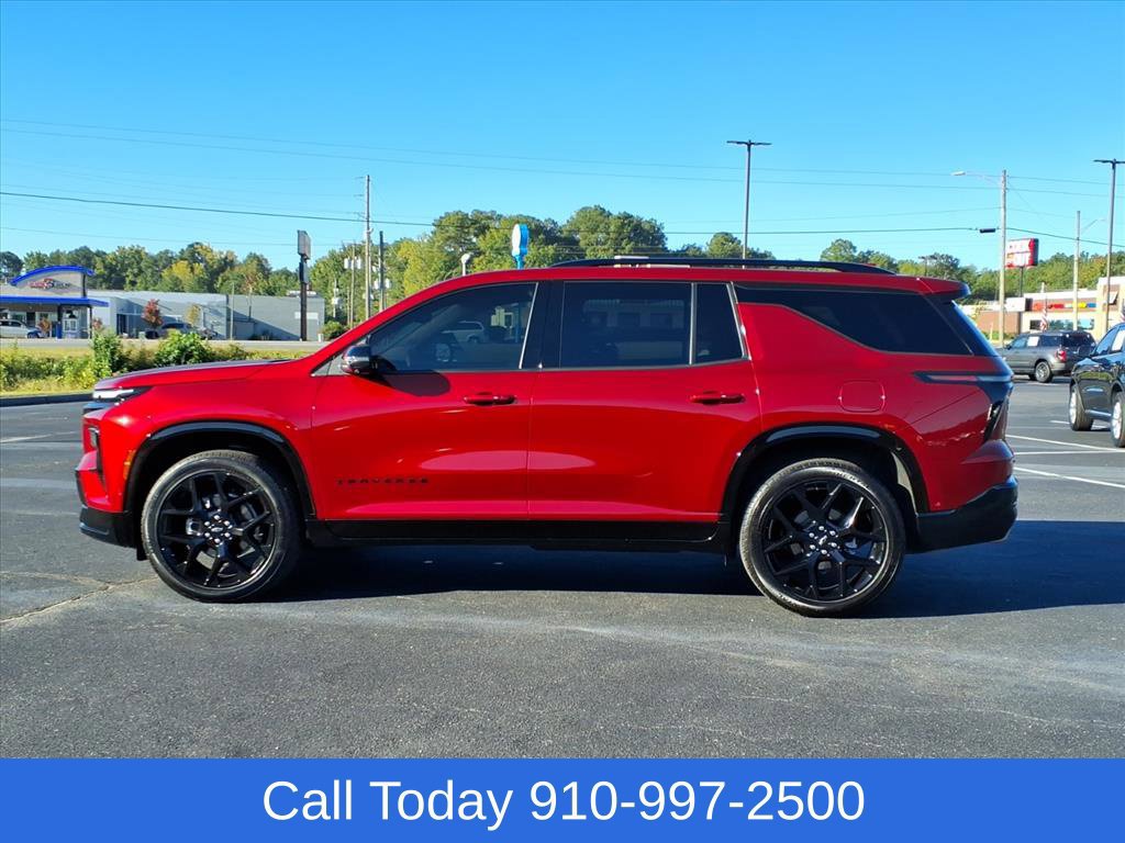 Used 2025 Chevrolet Traverse RS w/ LPO, Floor Liner Package FWD image 2