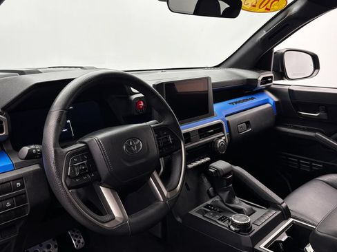 Used 2025 Toyota Tacoma TRD Sport AWD/4WD image 17