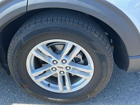 Certified 2022 Ford Explorer XLT RWD image 6