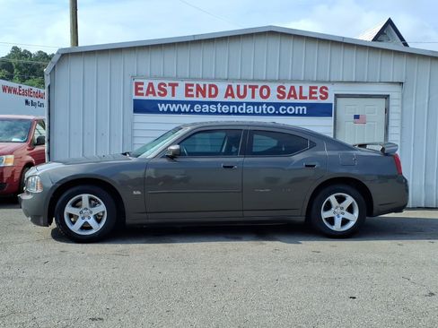 Used 2010 Dodge Charger SXT RWD image 2
