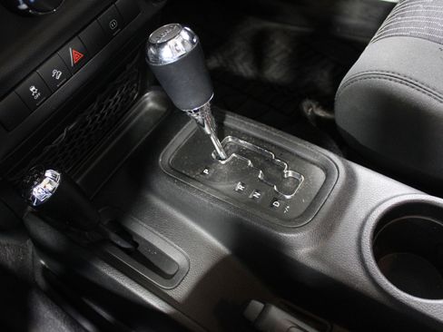 Used 2012 Jeep Wrangler Rubicon w/ PWR Convenience Group image 15