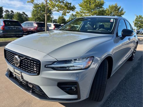 Used 2025 Volvo S60 B5 Core AWD/4WD image 4