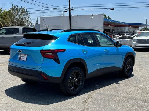 New 2026 Chevrolet Trax LT w/ Midnight Edition FWD image 6