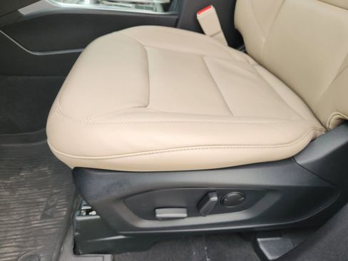 Used 2022 Ford Explorer XLT w/ Equipment Group 202A image 23