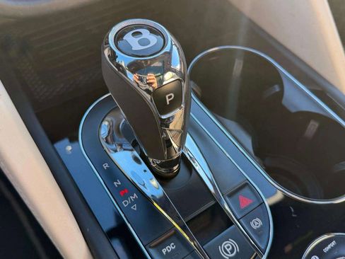 Certified 2022 Bentley Bentayga image 40