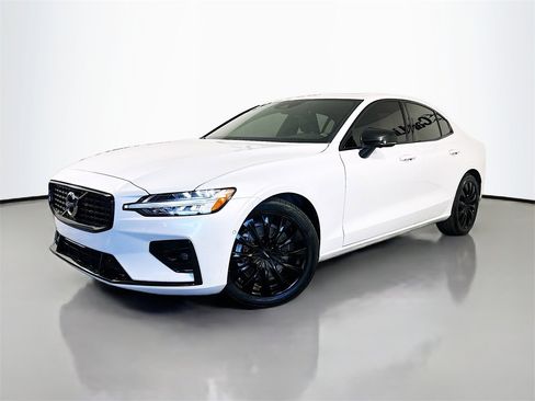 Used 2022 Volvo S60 B5 R-Design w/ Advanced Package image 3
