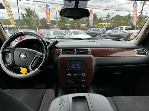 Used 2009 Chevrolet Suburban LT image 22