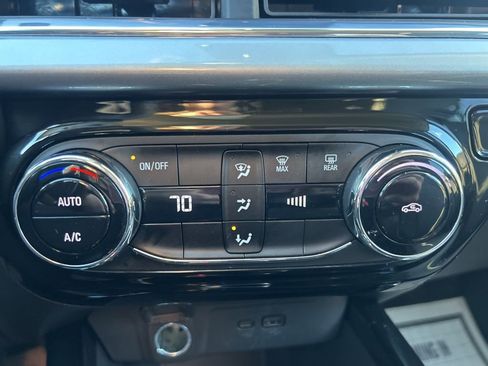 Used 2025 Chevrolet Trax LT image 23