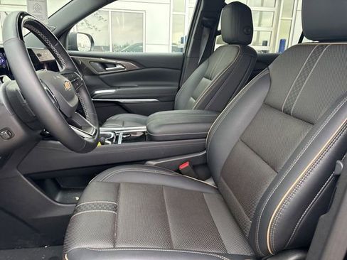 Used 2025 Chevrolet Traverse High Country AWD/4WD image 11
