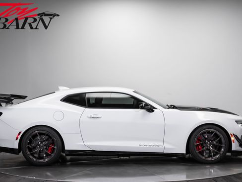 Used 2018 Chevrolet Camaro ZL1 RWD image 6