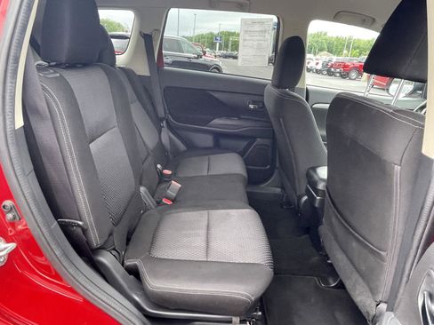 Used 2018 Mitsubishi Outlander SE AWD/4WD image 26
