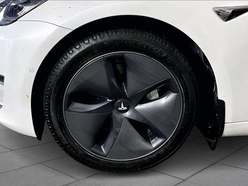 Used 2020 Tesla Model 3 Standard Range Plus image 9