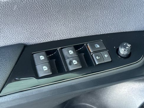 Used 2017 Toyota Prius Prime Advanced image 18