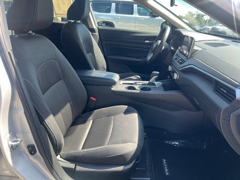 Used 2025 Nissan Altima 2.5 SV FWD image 24