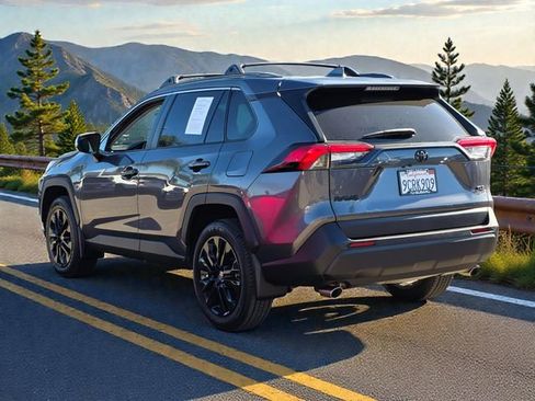 Used 2022 Toyota RAV4 XLE Premium image 5