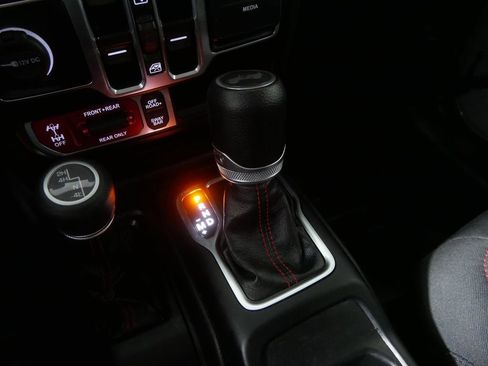 Used 2022 Jeep Wrangler Unlimited Rubicon w/ Dual Top Group image 25