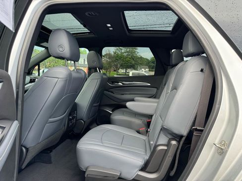 Used 2022 Buick Enclave Essence w/ Experience Buick Package FWD image 20