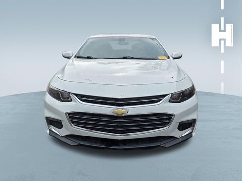 Used 2017 Chevrolet Malibu LT image 2