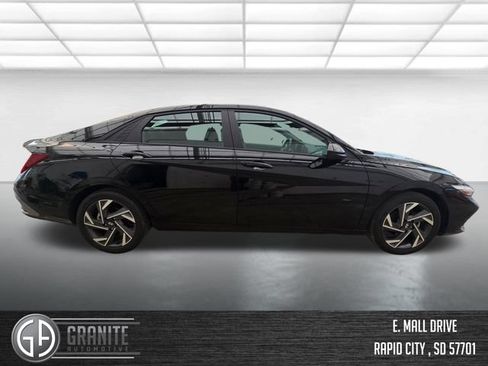 Used 2025 Hyundai Elantra Sport w/ Cargo Package FWD image 7