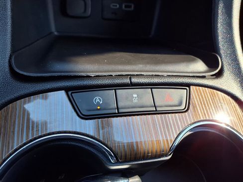 Used 2023 GMC Acadia SLE w/ Driver Convenience Package image 10