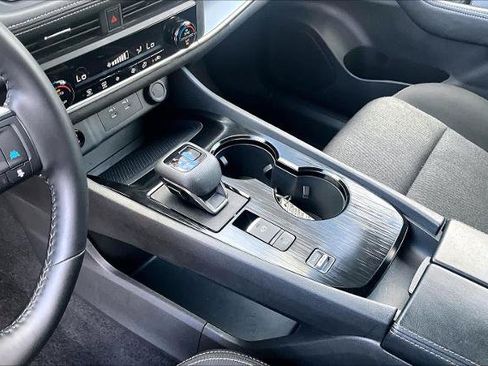 Certified 2025 Nissan Rogue SV FWD image 16