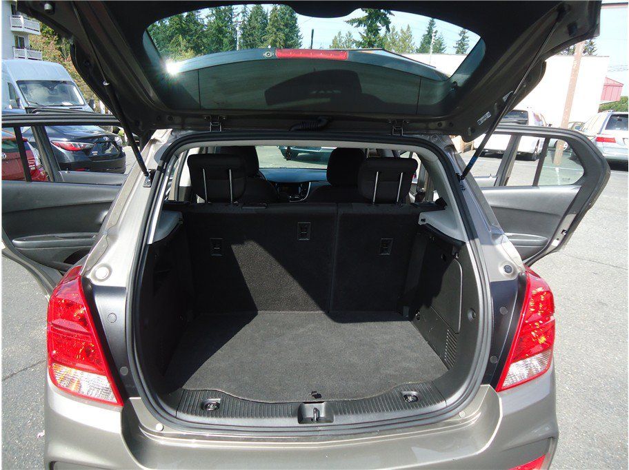 Used 2021 Chevrolet Trax LS AWD/4WD image 17
