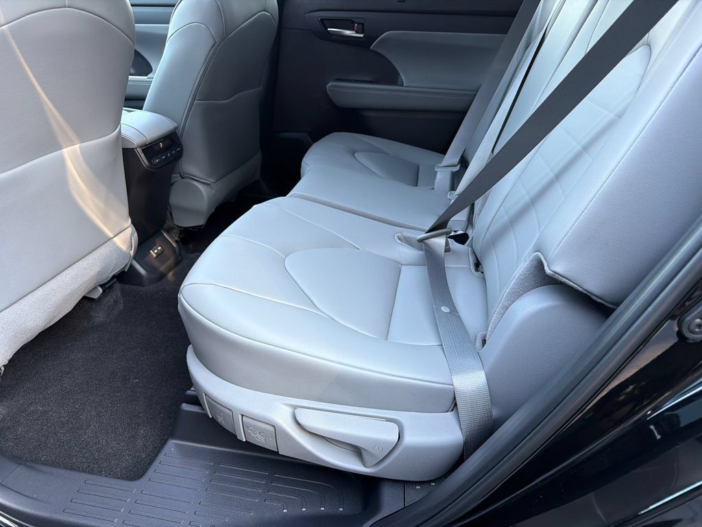 New 2026 Toyota Highlander XLE AWD/4WD image 26
