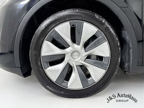 Used 2022 Tesla Model Y Long Range image 35