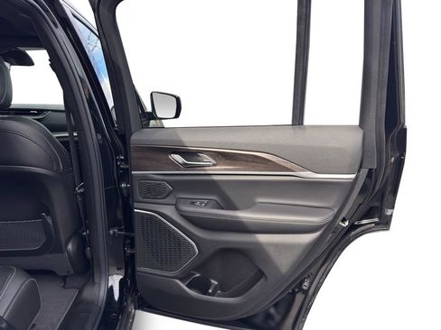 New 2026 Jeep Grand Cherokee Limited AWD/4WD image 16