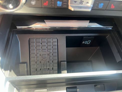 Used 2024 Ford F250 Lariat image 7