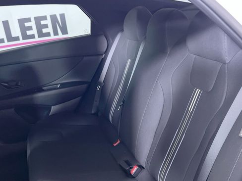 Used 2025 Hyundai Elantra SEL image 24