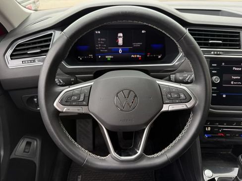 Used 2022 Volkswagen Tiguan SE FWD image 12