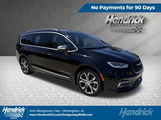 Used 2024 Chrysler Pacifica Pinnacle FWD video 1