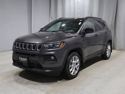 Used 2023 Jeep Compass Latitude image 6