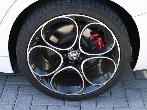 Used 2022 Alfa Romeo Giulia Veloce image 40