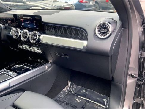 Used 2025 Mercedes-Benz GLB 250 4MATIC image 15